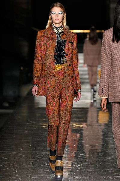 Look 26